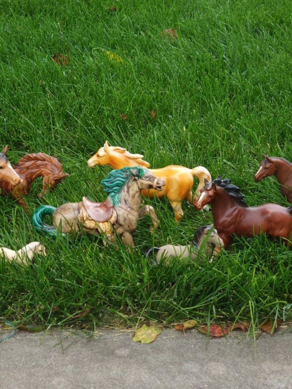 Vintage Set of 8 Enesco ceramic horses from Japan
